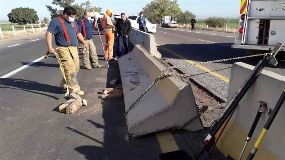 Choca contra el muro de contención y resulta ileso, en “La Costera”