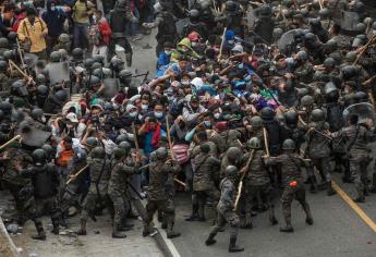 Guatemala detiene y reprende con violencia a una caravana migrante hondureña