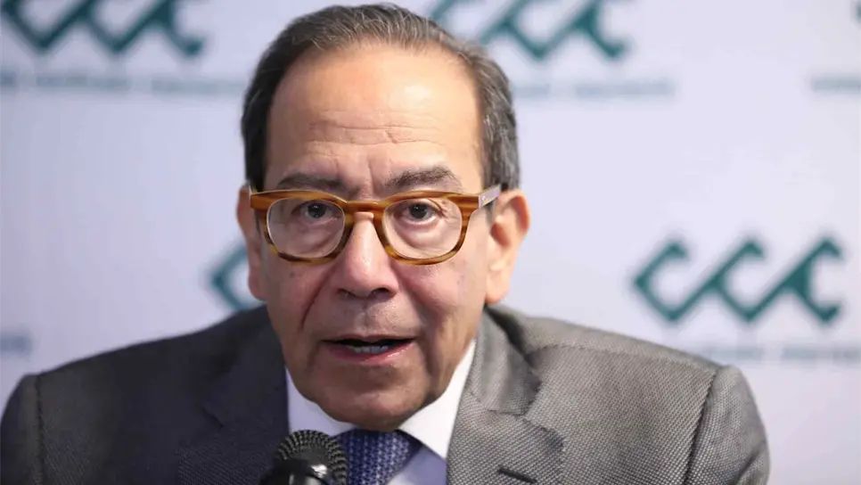 El Presidente Consejo Coordinador empresarial (CCE), Carlos Salazar Lomelín, habla en una rueda de prensa en Ciudad de México (México). EFE/ Sáshenka Gutiérrez/Archivo