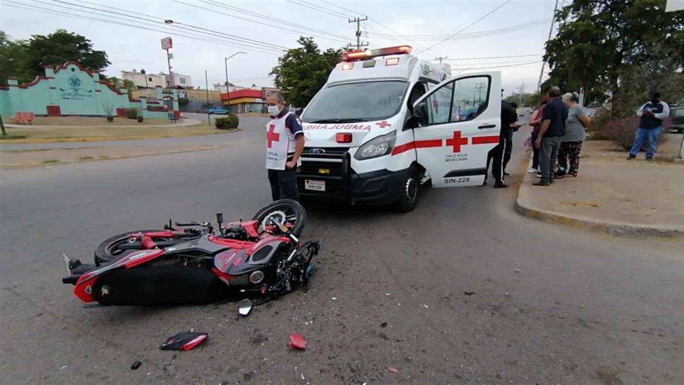 Motociclista lesionado tras chocar contra vehículo en Culiacán