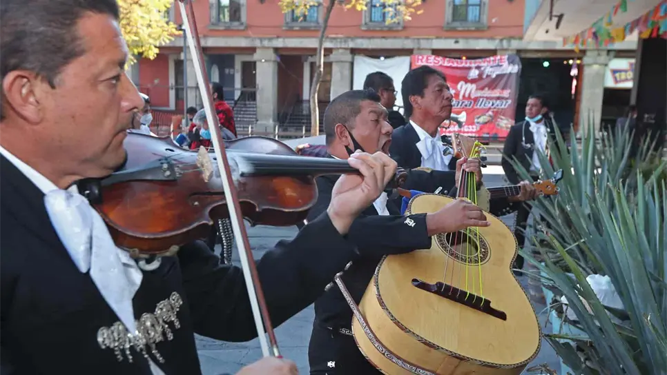 Vista general de Mariachis en la famosa Plaza Garibaldi en Ciudad de México (México) este jueves. EFE/Mario Guzmán