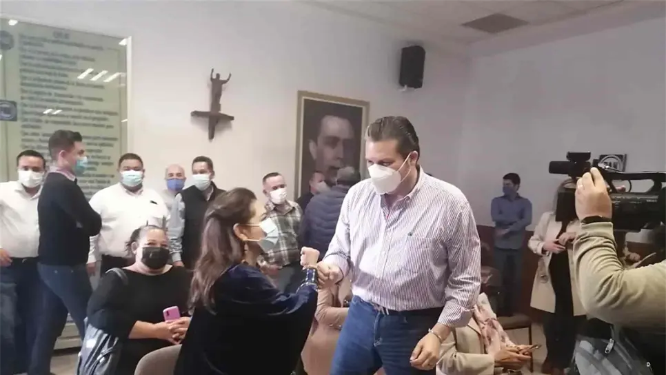 Reta Mario Zamora a precandidatos a la gubernatura a participar en debates de ideas cada semana