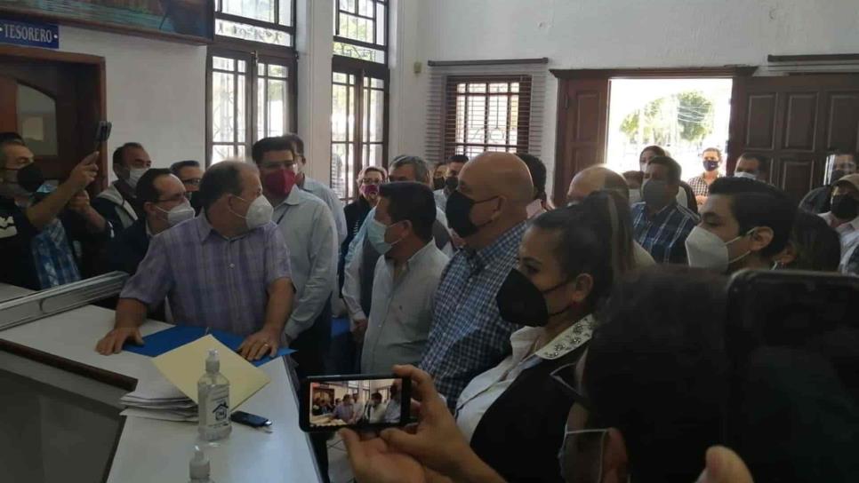 Renuncia al PAN Alejandro Higuera y 150 militantes más; rechazan coalición