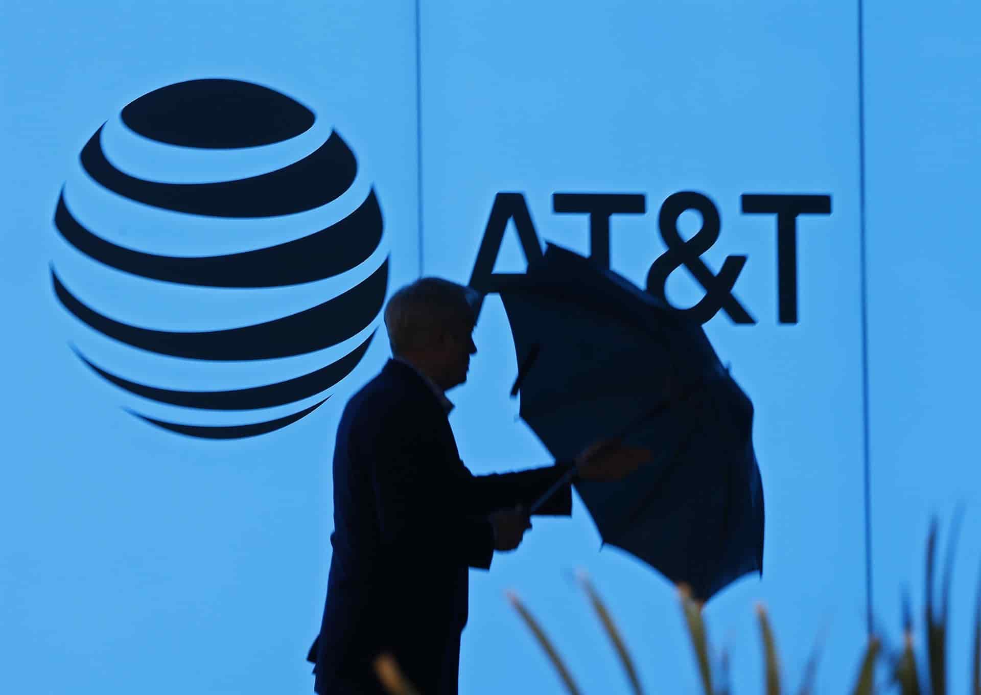 Entre octubre y diciembre, AT&T se anotó unas pérdidas de 13.883 millones de dólares. EFE/EPA/Larry W. Smith
