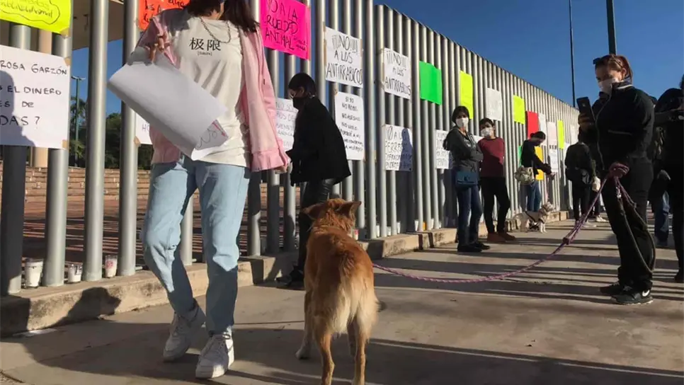Se manifiestan en contra de “centros de salud de exterminio animal”