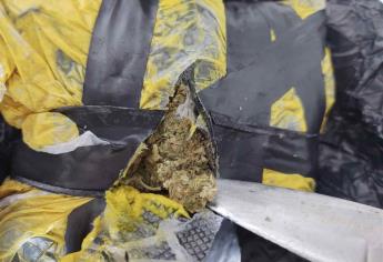 Narcos esconden cargadores de arma y mariguana en botellas de chamoy