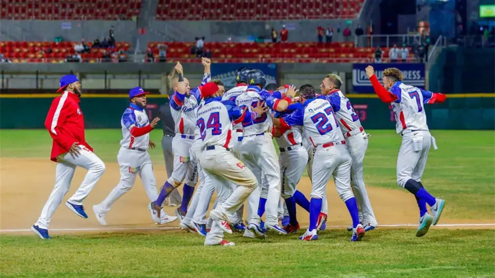 República Dominicana con walkoff está en la final