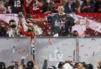 Tom Brady establece marca con su quinto premio de MVP