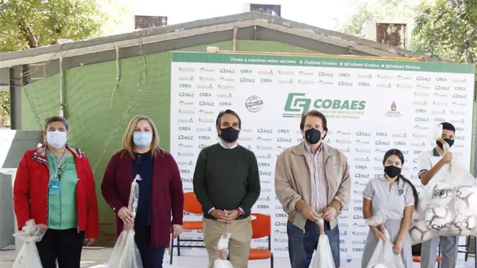 Entrega Cobaes material deportivo al plantel 49 de Badiraguato