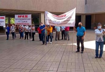 Jubilados y pensionados exigen al IPES pagos puntuales