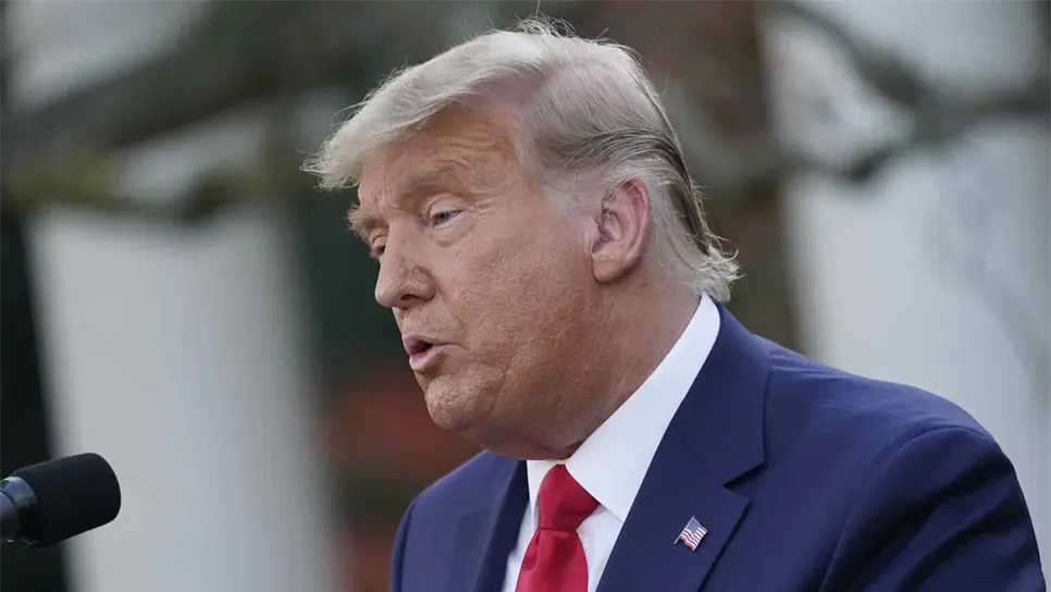 Estudio responsabiliza a políticas de Trump de la alta mortalidad por covid