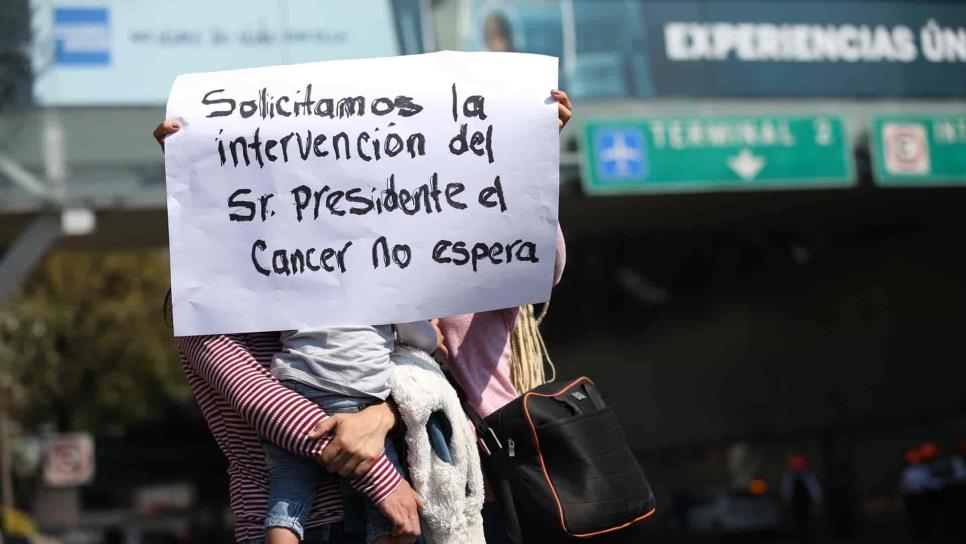 Padres de niños con cáncer denuncian los recortes del Gobierno mexicano