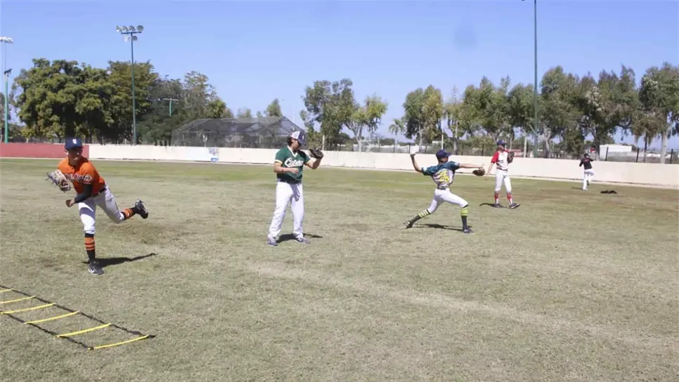 Scouts de MLB checan talento de la Escuela Municipal de Beisbol en Ahome