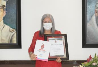 Recibe la doctora Beatriz Rodríguez el Premio al mérito social Agustina Ramírez 2021