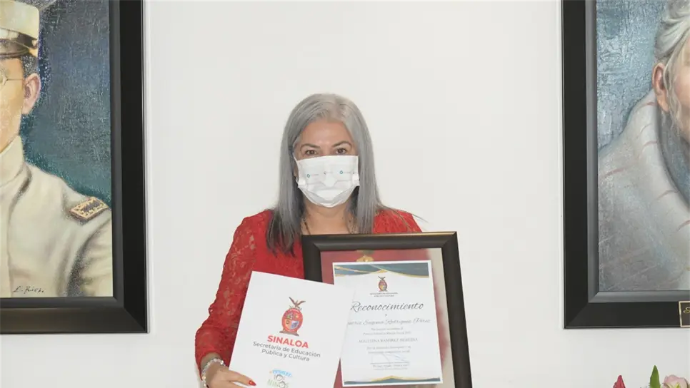 Recibe la doctora Beatriz Rodríguez el Premio al mérito social Agustina Ramírez 2021