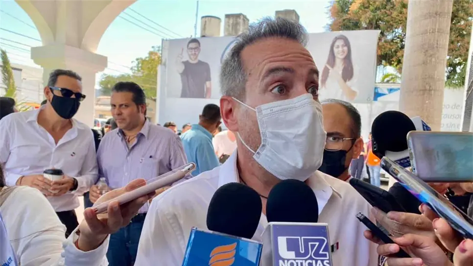 Héctor Orrantia se postula para diputado local por el PAN
