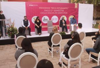 Ayuntamiento de Ahome entrega 3 mdp en becas a estudiantes