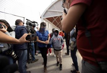 Celebran como día histórico reapertura de frontera para solicitantes de asilo