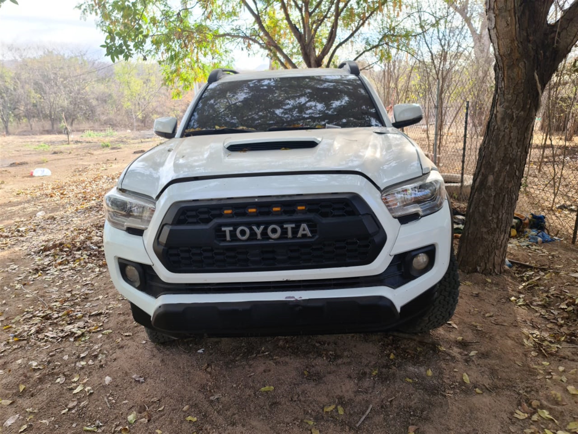 Aseguran tres unidades abandonadas en zona rural de Culiacán
