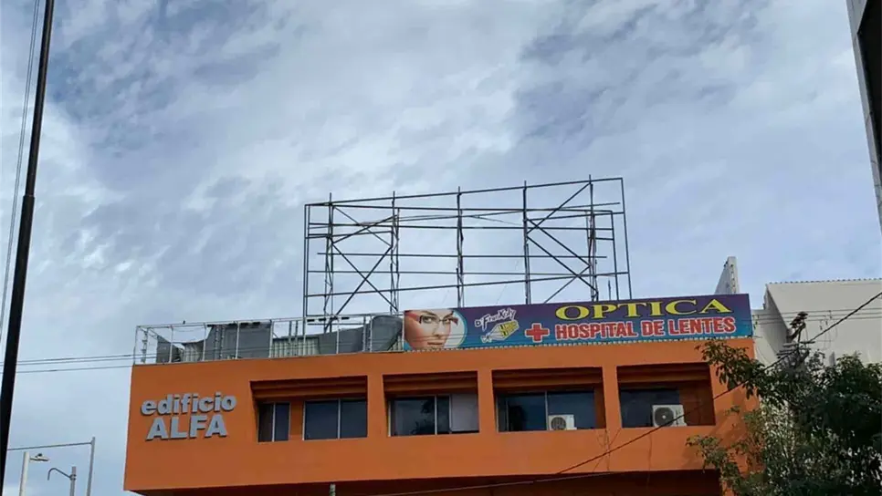 Van 50 espectaculares sin permiso que retira el Ayuntamiento de Culiacán