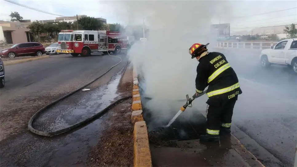 Se incendia poste de alumbrado público al sur de Culiacán