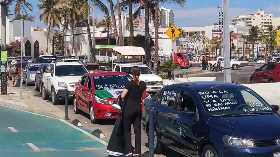 Protestan maestros pensionados: dicen “No” al pago de pensiones en UMAs