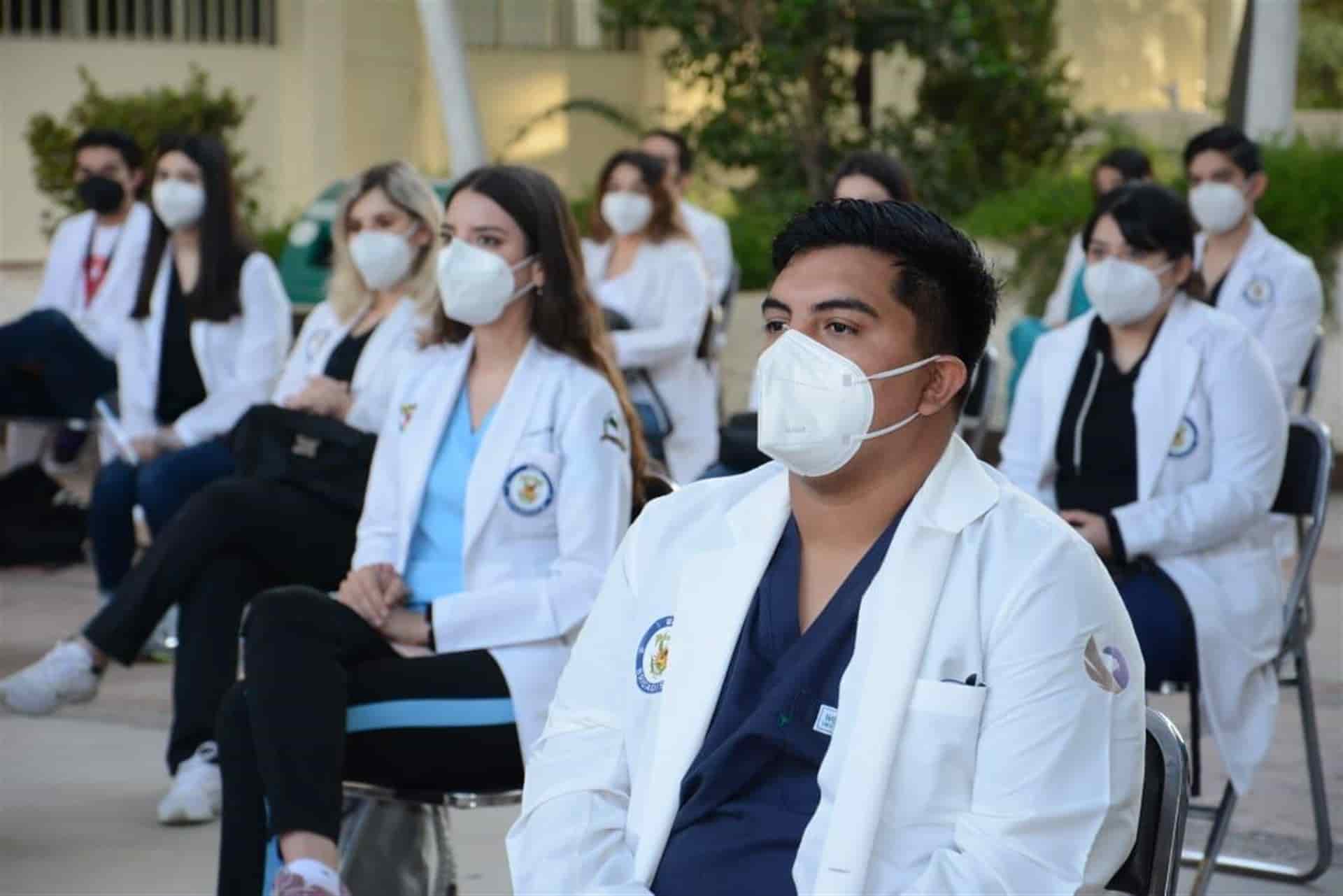Brigadistas de la UAS, presentes en campaña de vacunación