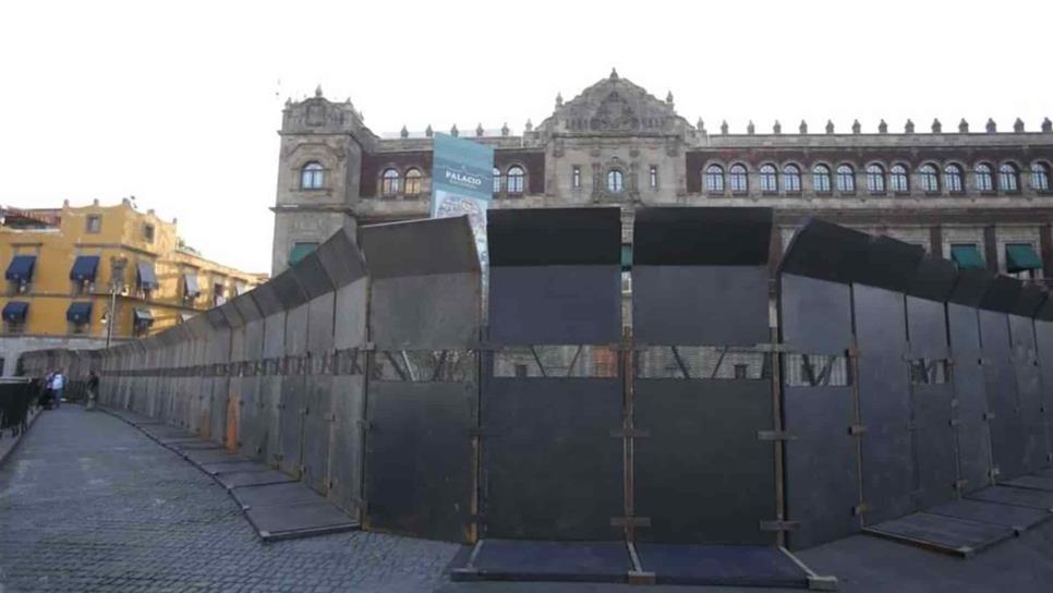 Mario Zamora critica la colocación de vallas en Palacio Nacional