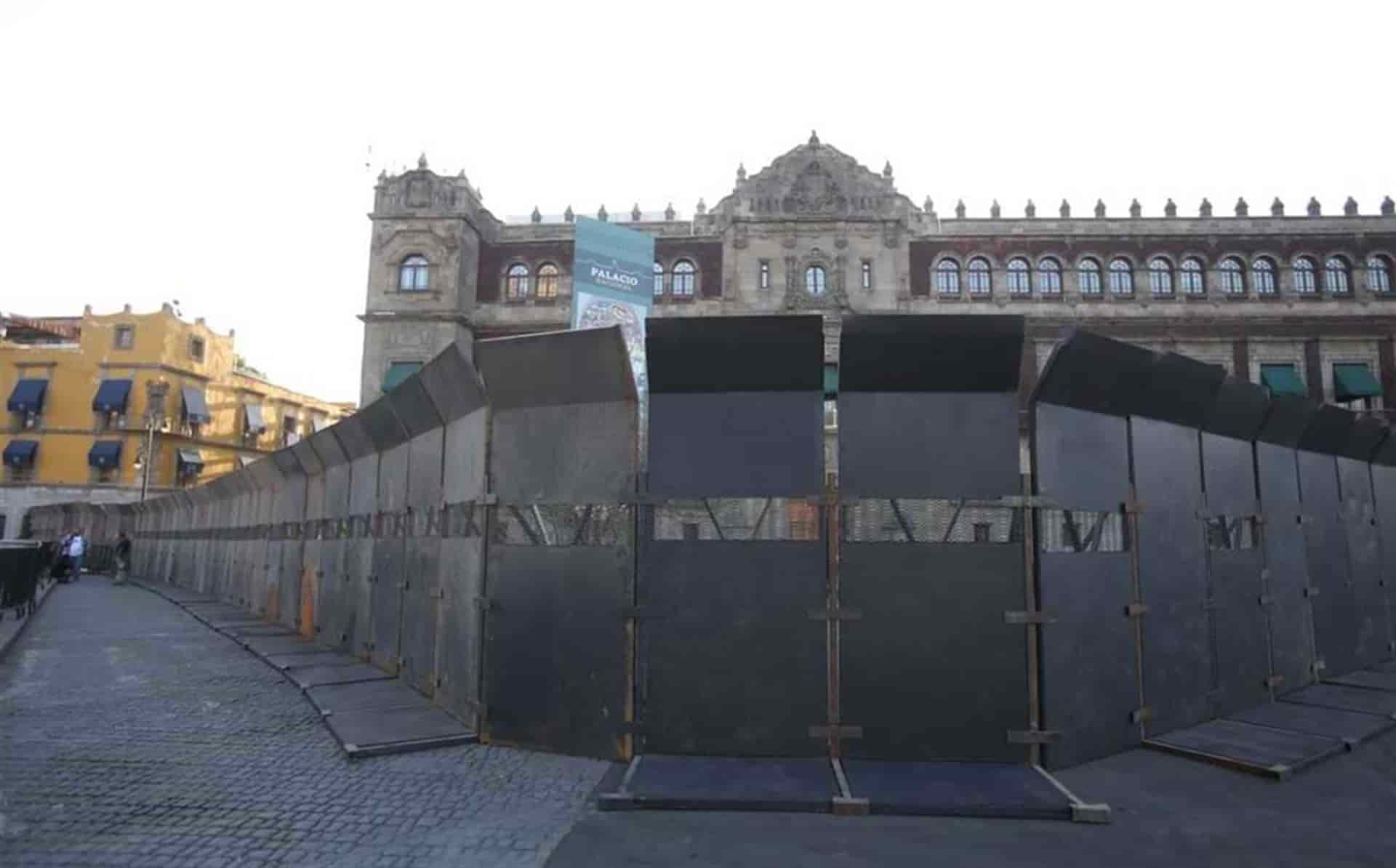 Mario Zamora critica la colocación de vallas en Palacio Nacional