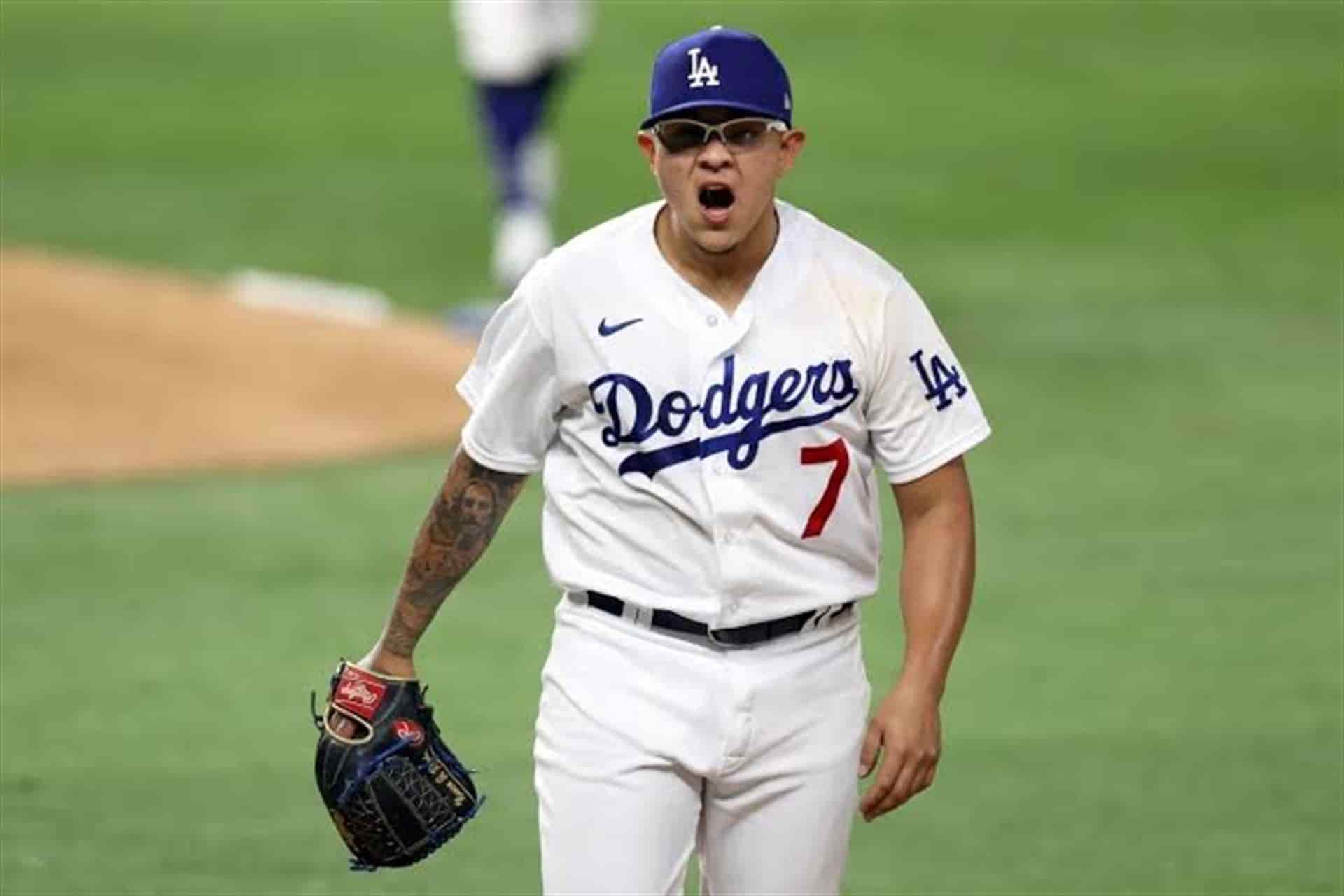 Julio Urías lanza tremendo partido con los Dodgers