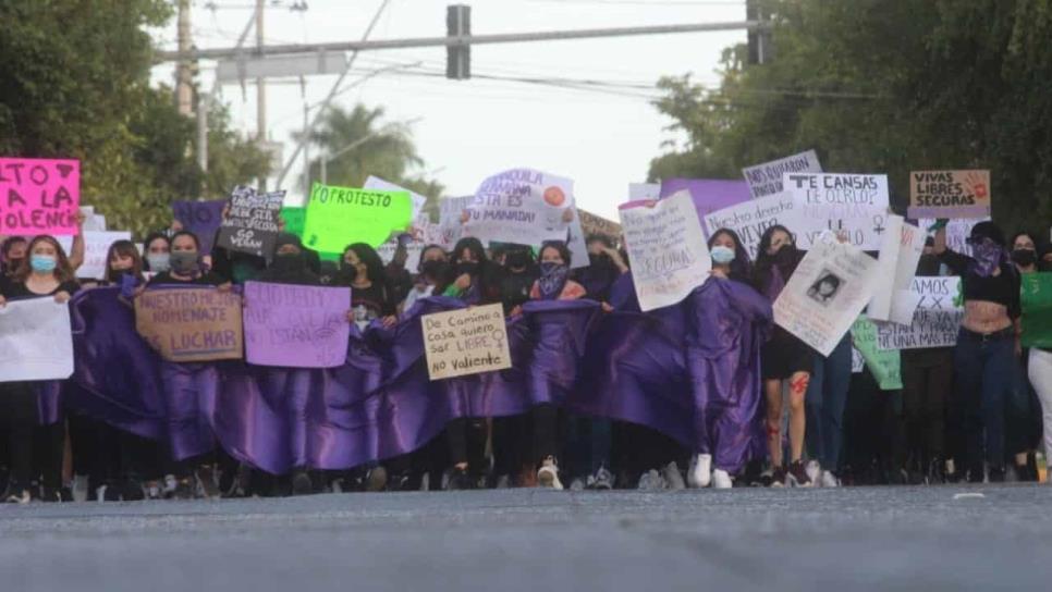 Feministas amenazan con manifestarse durante visita de AMLO