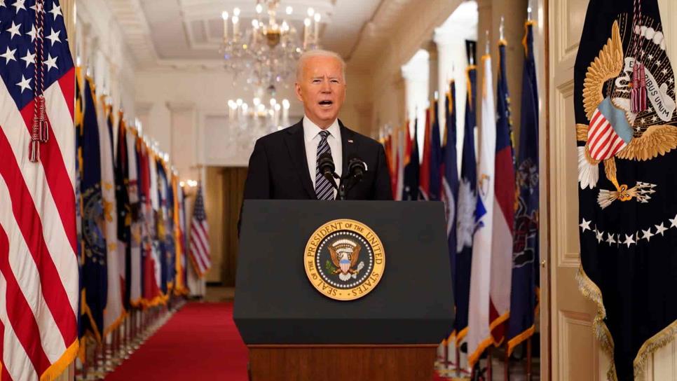 Biden ordena acelerar la vacunación para lograr la independencia del virus