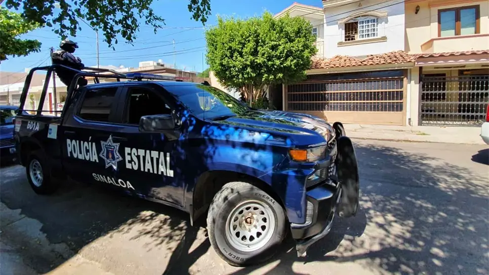 Mujer policía ingresa a hospital de Culiacán baleada en un pie