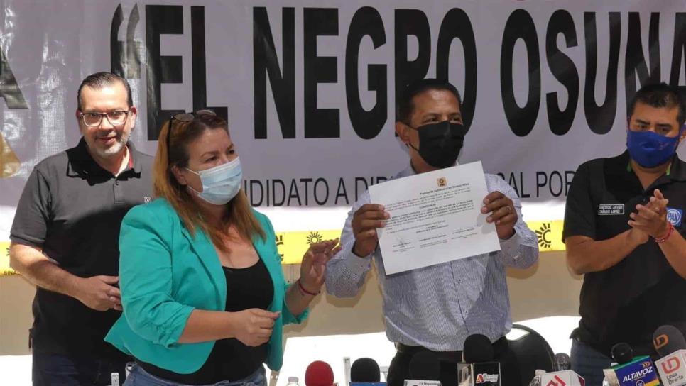 Recibe El Negro Osuna constancia como precandidato a diputado local