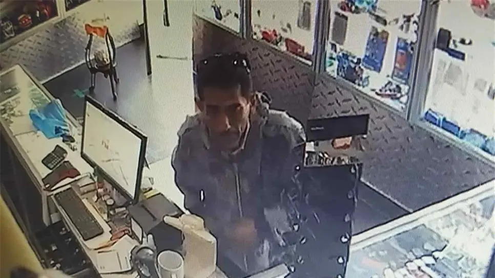 Exhiben a presunto ladrón de plaza en Los Mochis