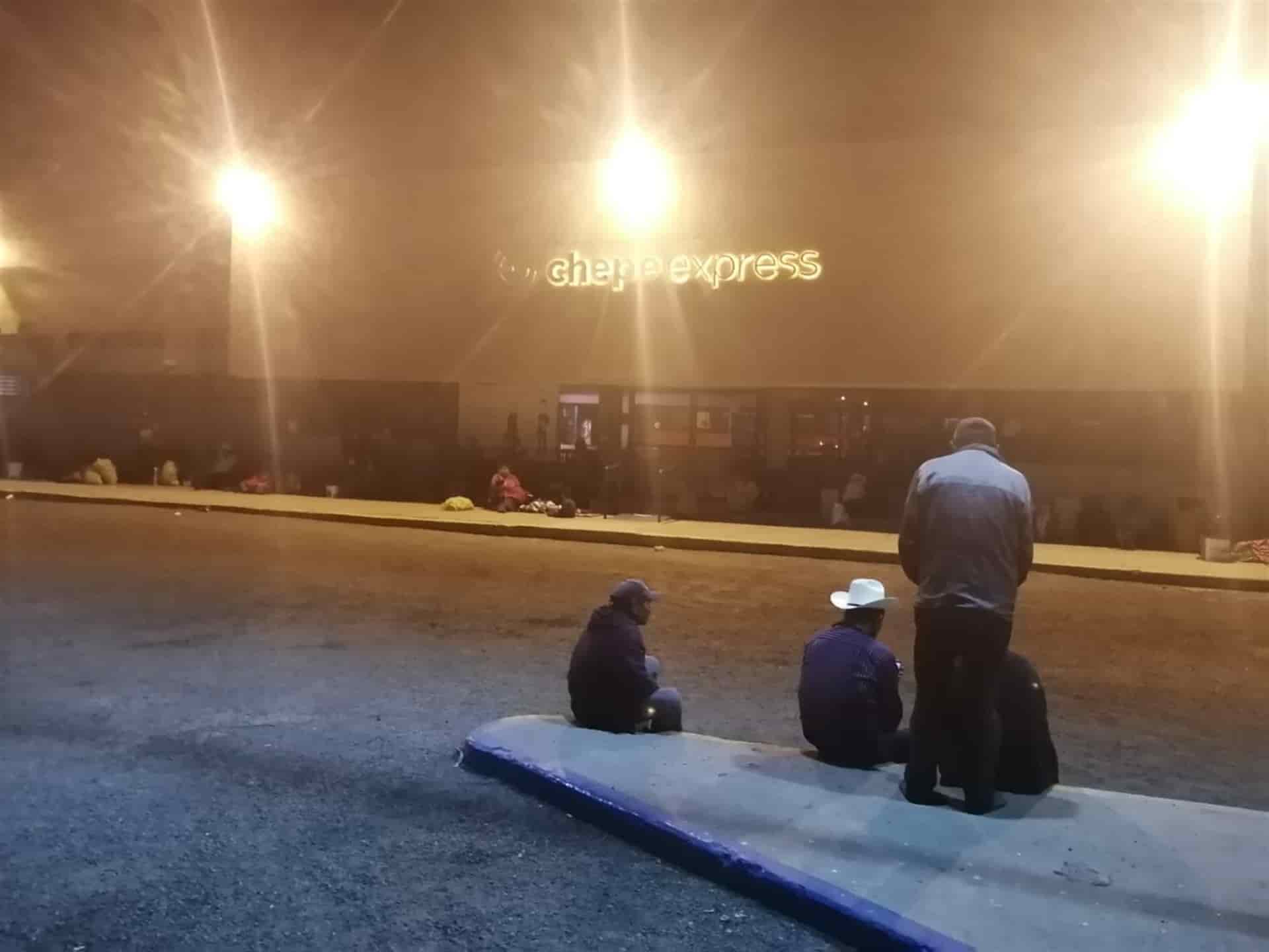 Prohíben ingreso a tarahumaras a estación del tren en Los Mochis