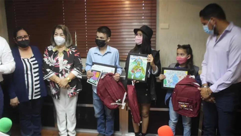 Premian a ganadores del concurso Valorando el Agua