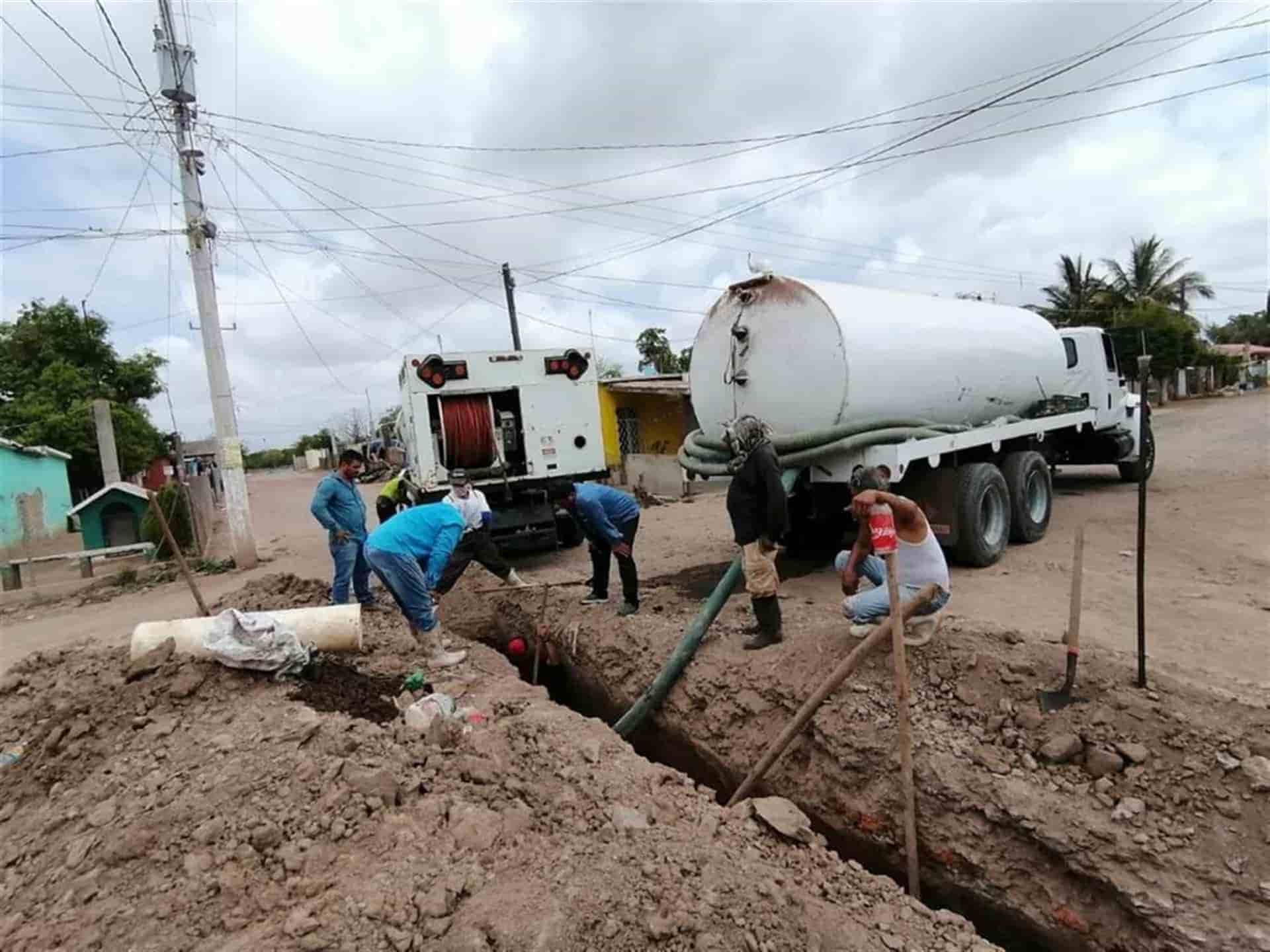Detectan robos de agua a la tubería principal que alimenta a Los Capomos, El Fuerte