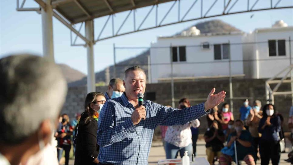 Entrega Quirino títulos de propiedad en la colonia Antorchista