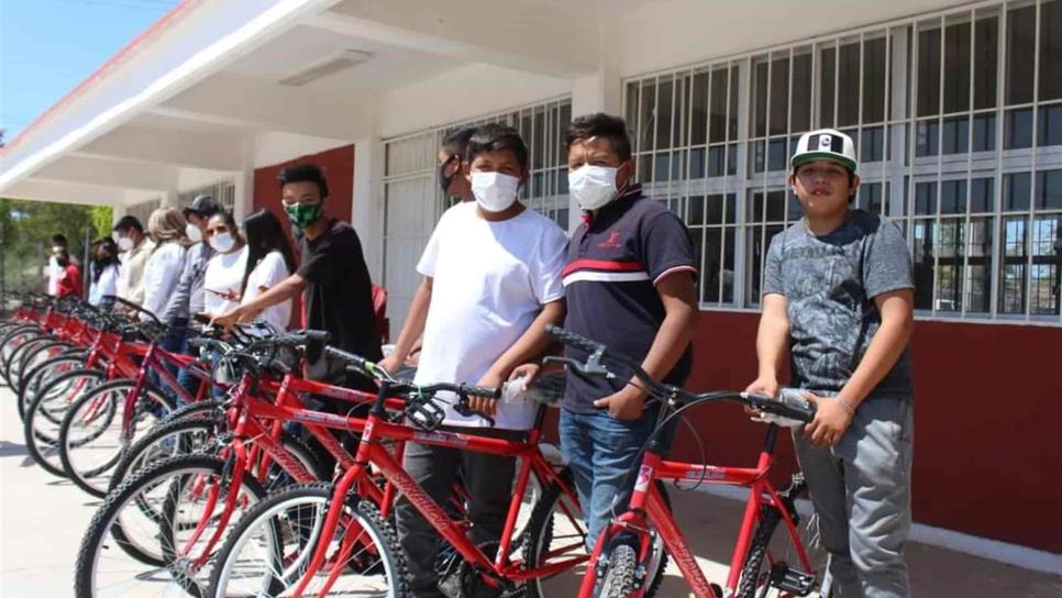 Gracias al programa “Ayúdame a Llegar” DIF entrega bicicletas en El Fuerte