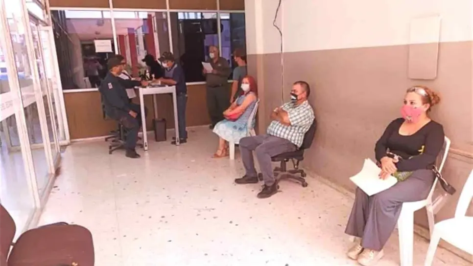 Trabajadores de Recaudación de Rentas exigen el pago de sus salarios