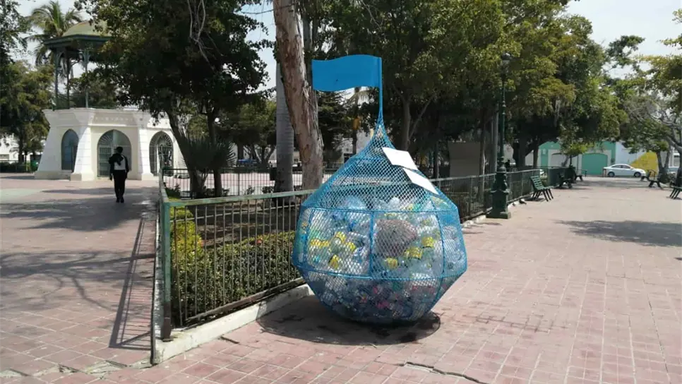 Comercios ofertan a bajo precio bolsas de plásticos para no tener pérdidas en agosto