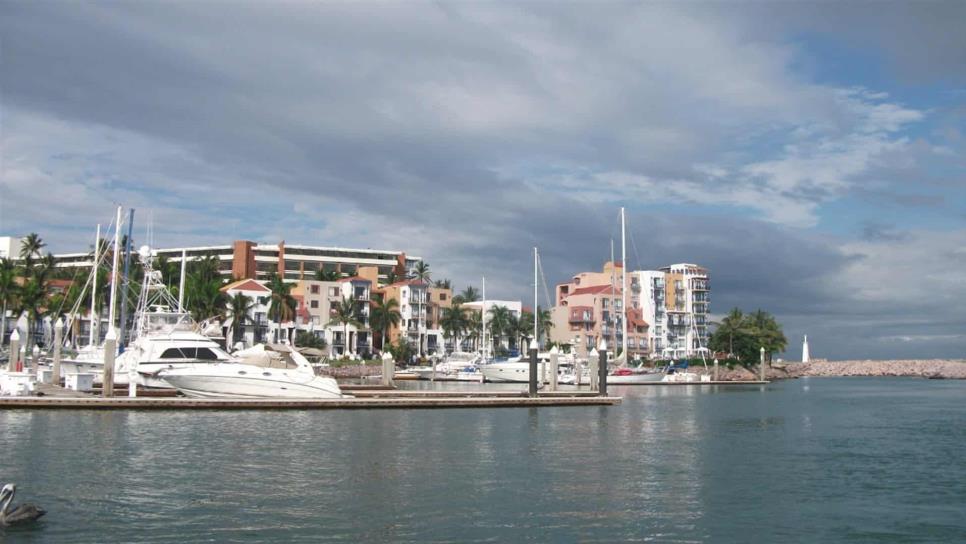 Restringen en Mazatlán actividades a embarcaciones en zona de La Marina por oleaje repetitivo
