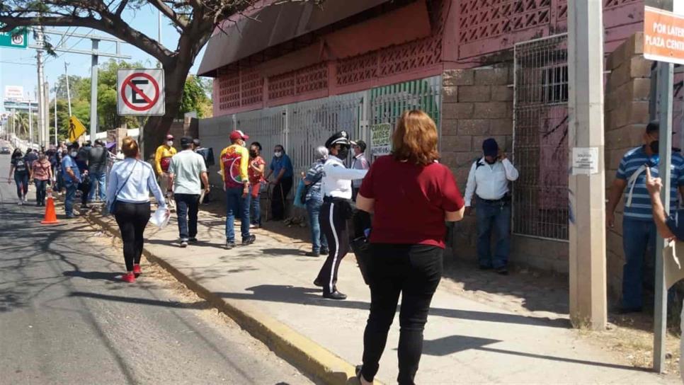Saturan punto de vacunación contra el Covid-19 en Culiacán