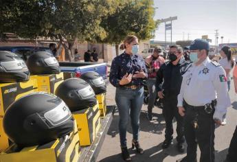 Autoridades de Guasave regalan cascos a motociclistas para evitar tragedias