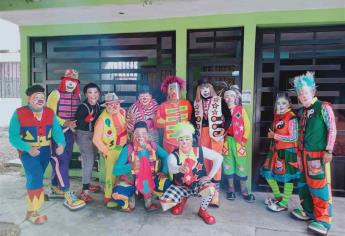 Payasos mazatlecos invitan a donar ropa y juguetes para el Día del Niño