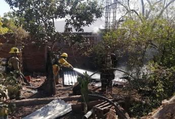 En martes 13, familia culiacanense pierde vivienda en incendio