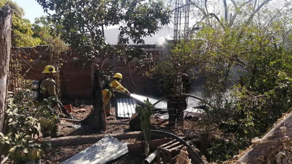 En martes 13, familia culiacanense pierde vivienda en incendio