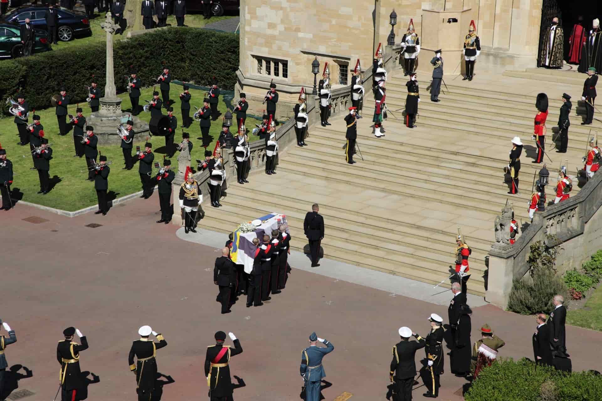 Comienza el funeral por el duque de Edimburgo en la capilla de San Jorge