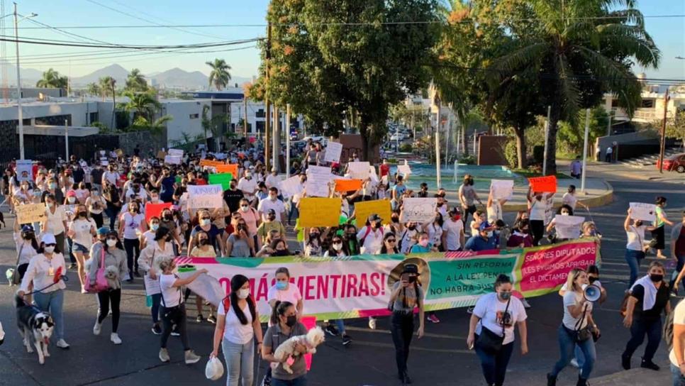 Se manifiestan en Culiacán exigiendo #JusticiaParaRodolfo